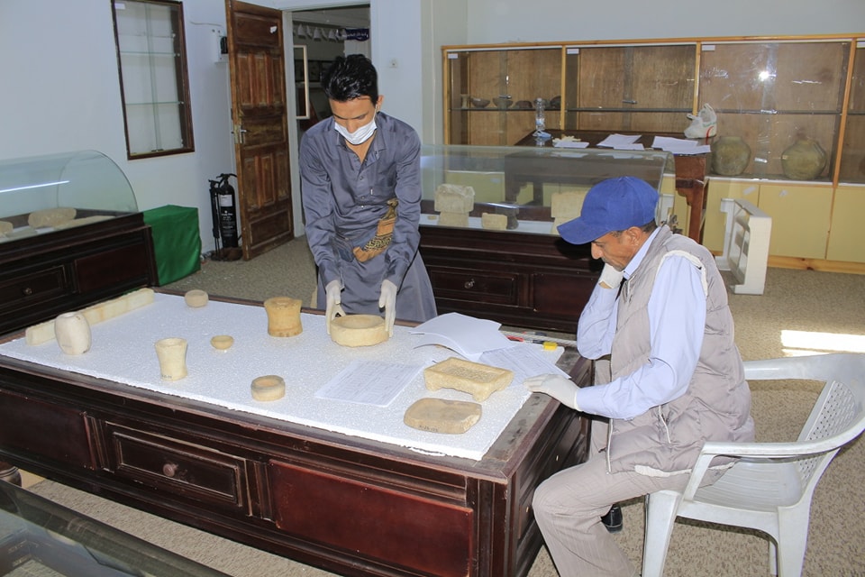 توثيق القطع الأثريه لمتحف قسم الآثار في جامعة صنعاء